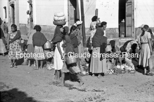 Mercado en las calles de Salina Cruz. 1953.
