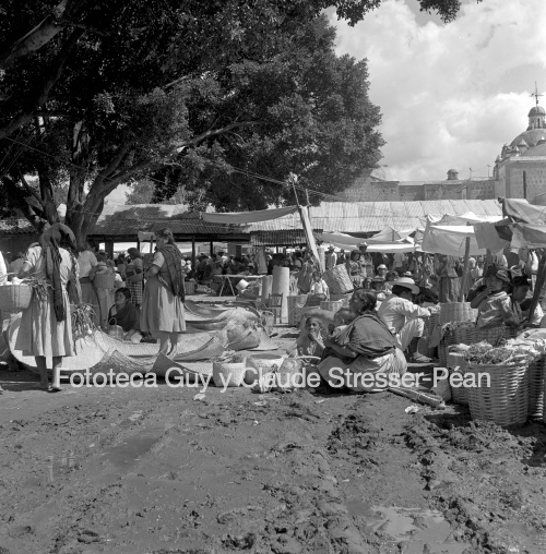 Vista del mercado semanal de Tlacolula en la década de 1960.