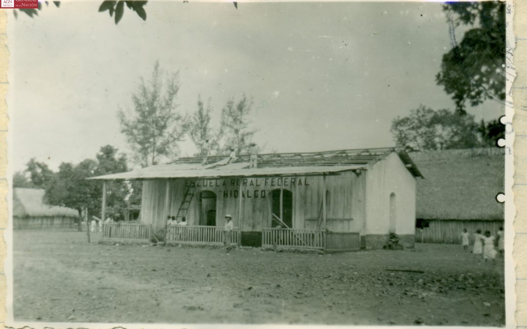 Escuela Rural Federal “Hidalgo”.  San José Río Manso, Lalana, Choápam, 1951.