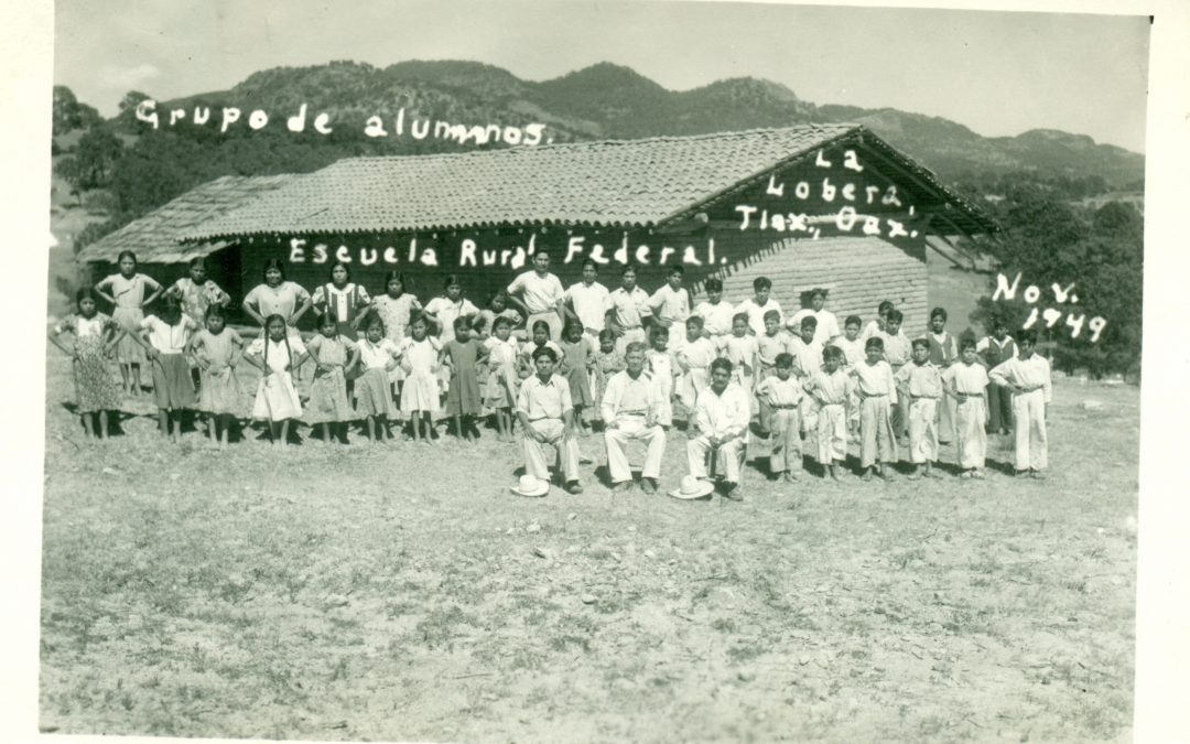 Grupo de alumnos. Escuela Rural Federal La Lobera, Tlax., Oax. Nov. 1949.