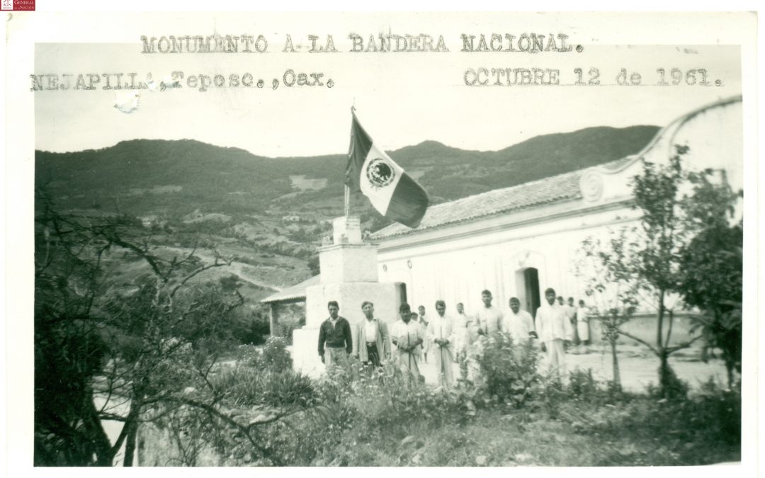 Monumento a la bandera nacional. Nejapilla, Teposc., Oax. Octubre 12 de 1961.